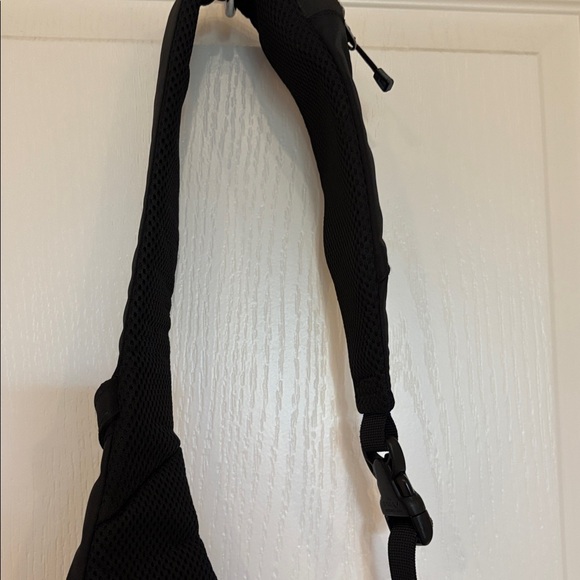 Patagonia Sling Bag Like New Black No signs of wear - Picture 11 of 12